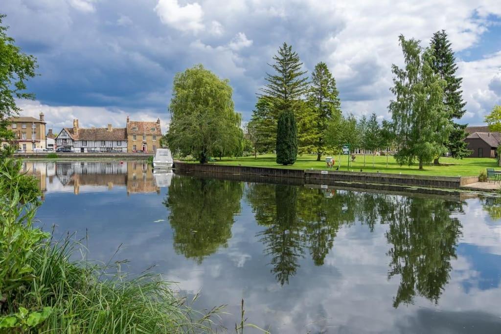 The Old Hay Barn - Games Room, Gym, Sleeps 8 Godmanchester Exterior foto